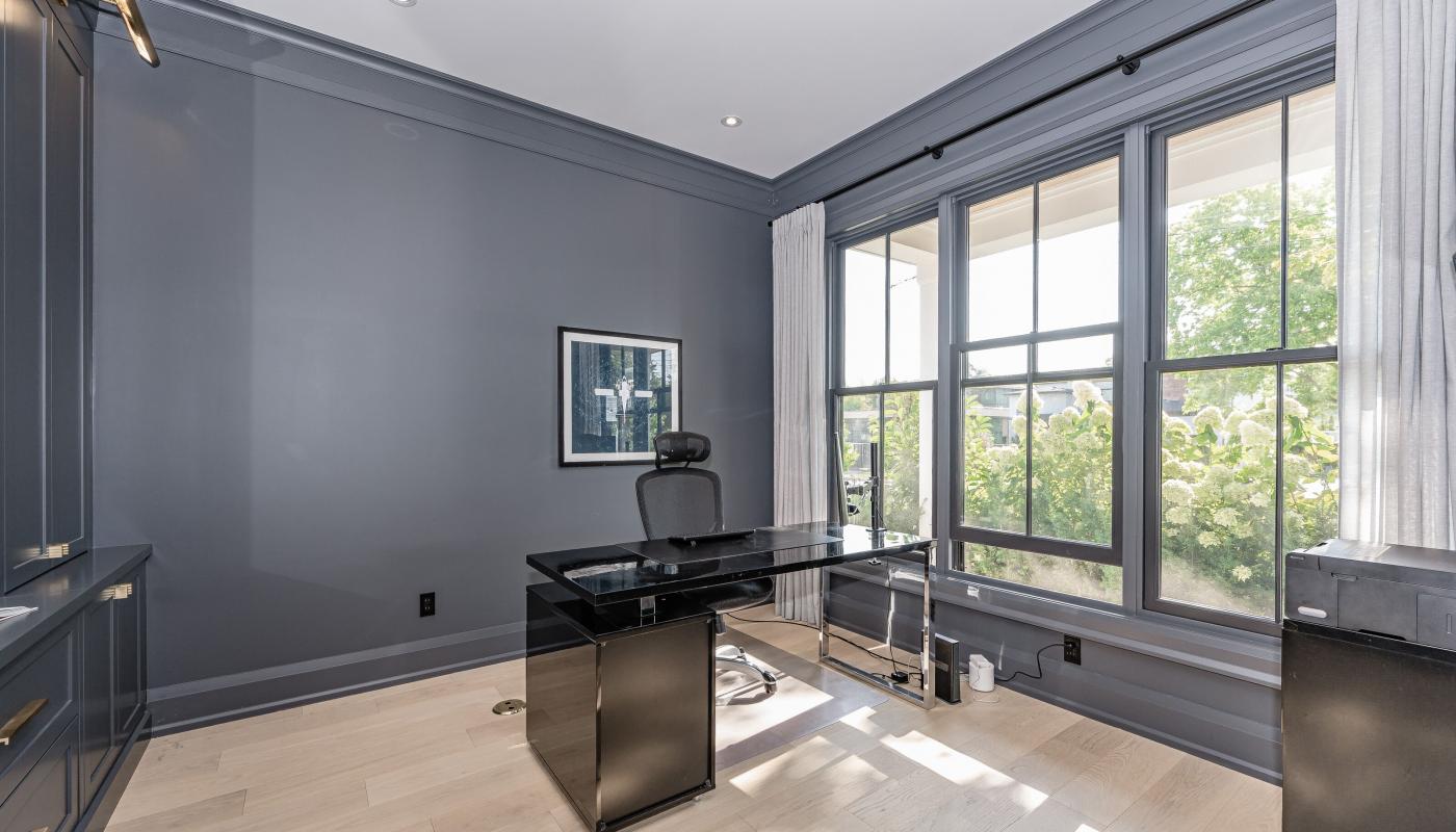 4+1 BED/4.5 BATH CUSTOM-BUILT EXECUTIVE BEAUTY W/FINISHED BASEMENT IN BRONTE VILLAGE!