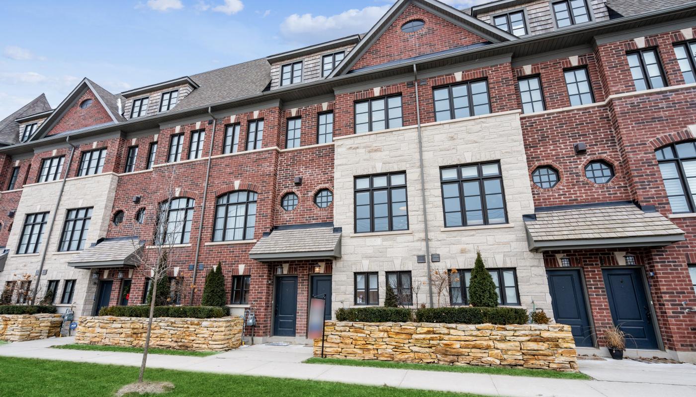 GORGEOUS 3 BEDROOM TOWNHOME IN RIVER OAKS!
