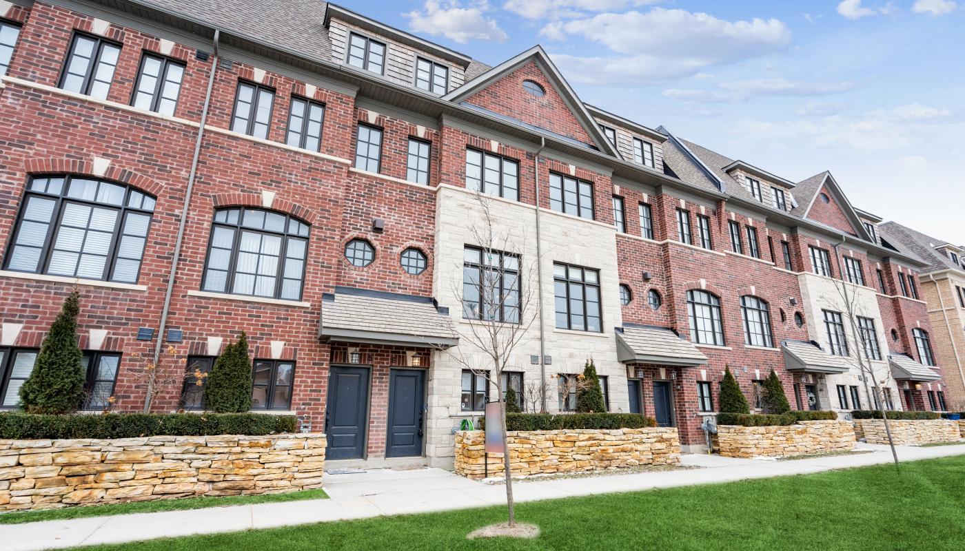 GORGEOUS 3 BEDROOM TOWNHOME IN RIVER OAKS!